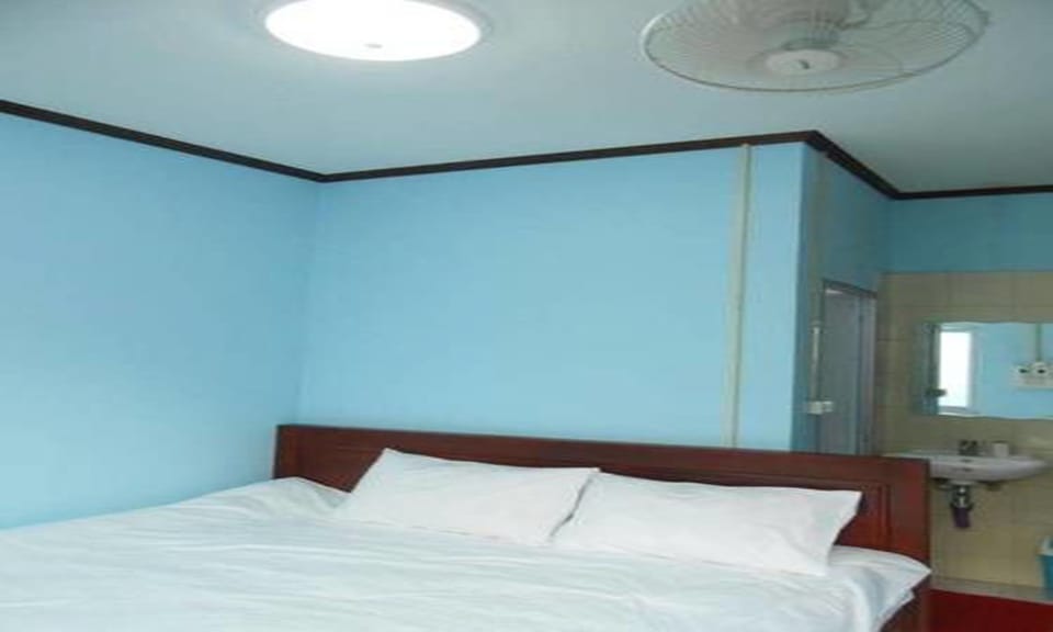 Standard Double Room | Desk, free WiFi