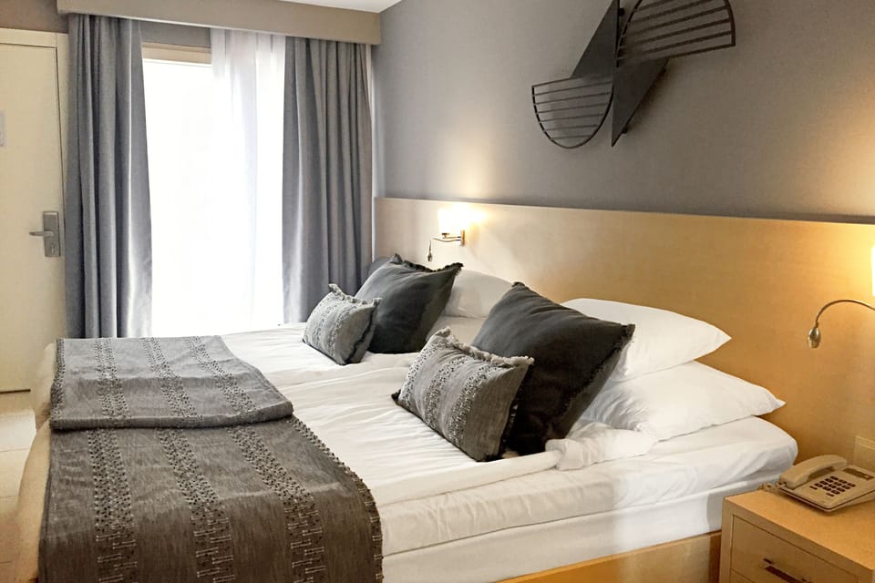 Standard Double or Twin Room | Minibar, in-room safe, desk, free WiFi