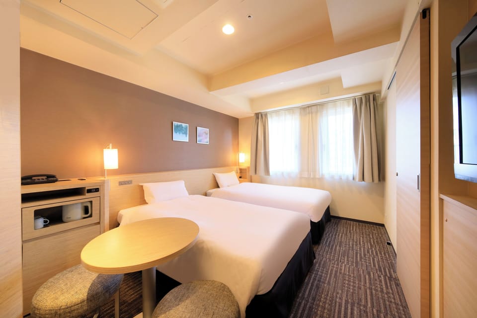 Twin Room, Non Smoking | Down comforters, free WiFi, bed sheets