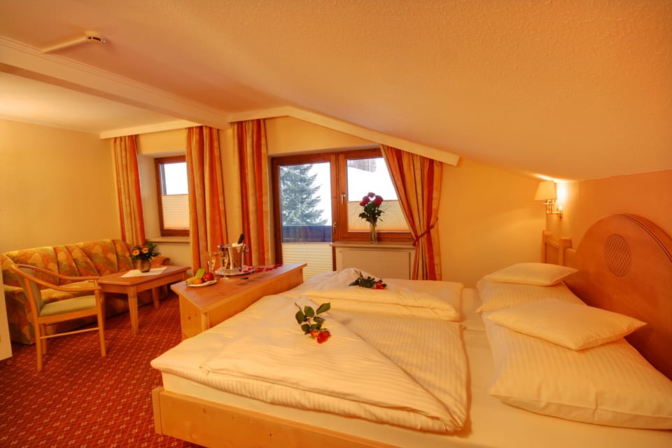 Junior Suite, 1 Bedroom, Balcony | Hypo-allergenic bedding, in-room safe, desk, blackout drapes