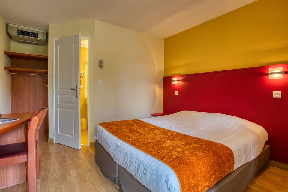 Double Room | Desk, blackout drapes, soundproofing, free WiFi