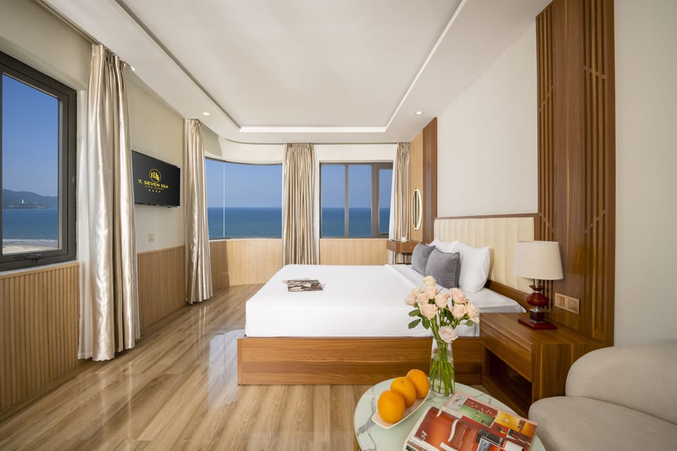 Deluxe Suite, Ocean View | Minibar, desk, soundproofing, WiFi (free)