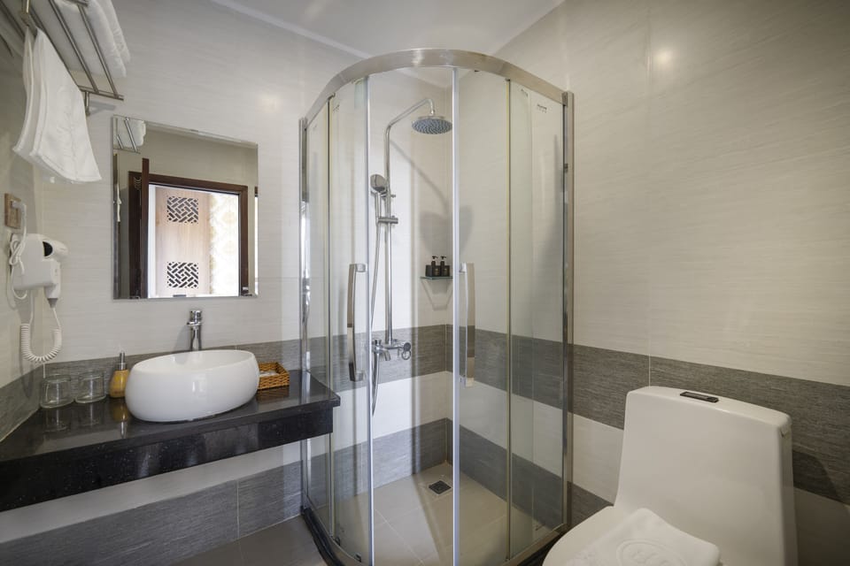 Family Apartment, Beach View | Bathroom | Free toiletries, hair dryer, slippers, towels