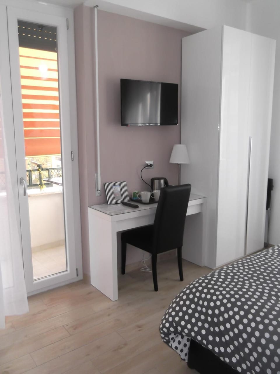 In-room safe, desk, soundproofing, bed sheets