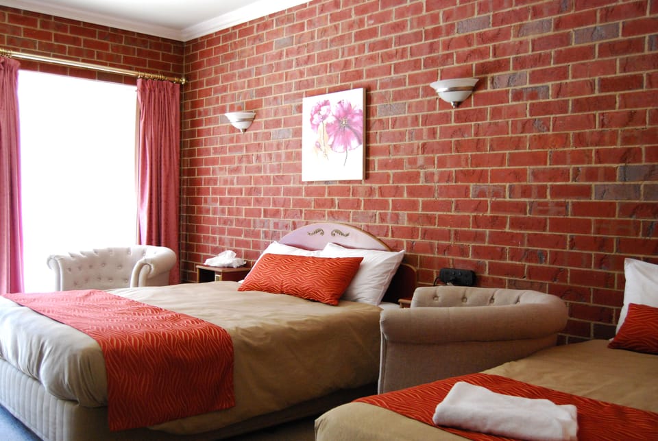 Twin | Iron/ironing board, free WiFi, bed sheets