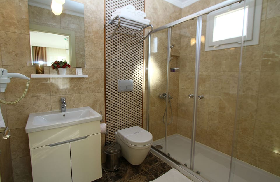 Deluxe Twin Room, 2 Twin Beds | In-room safe, free WiFi