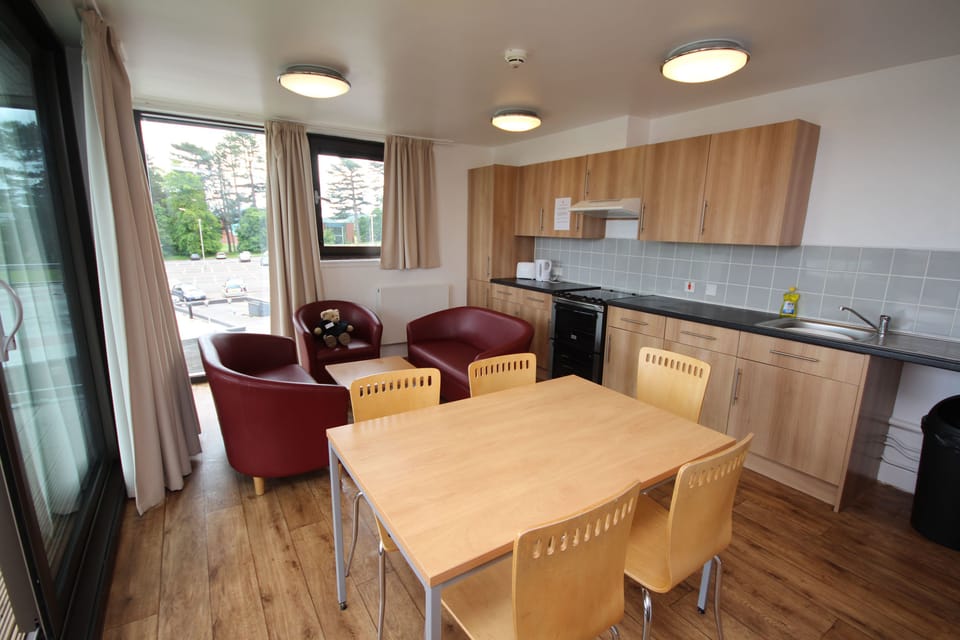 Apartment, 5 Bedrooms | Living area