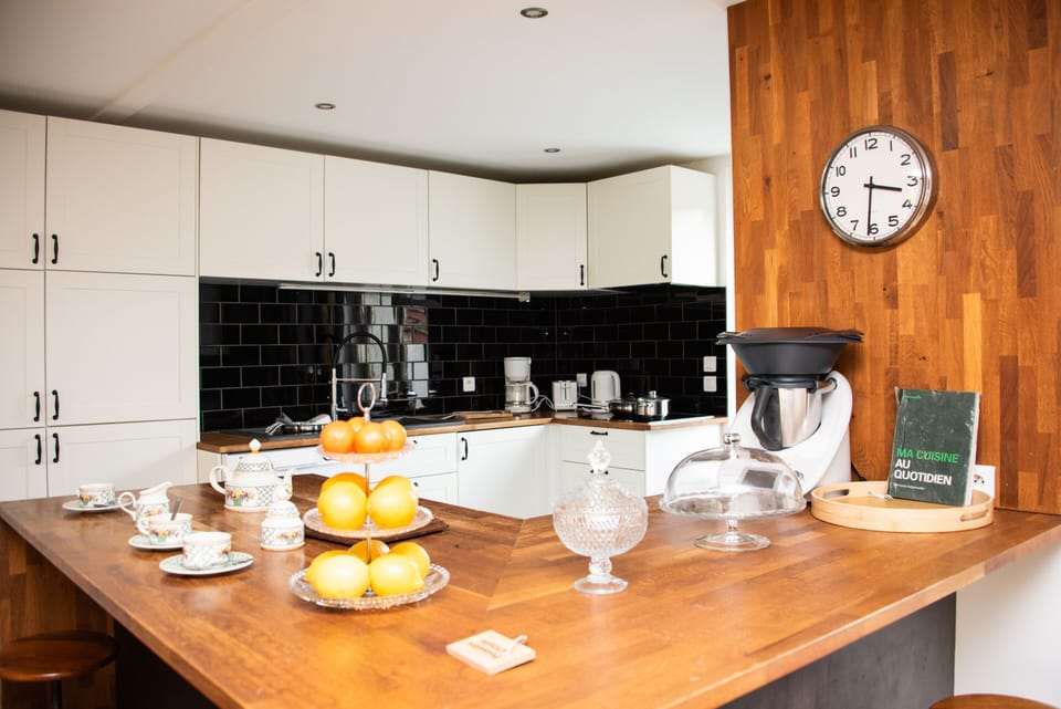 Apartment, Ensuite | Private kitchen | Highchair