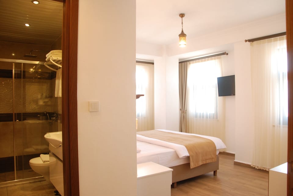 Standard Double Room, 1 Bedroom, Non Smoking, Sea View | Minibar, free WiFi, bed sheets