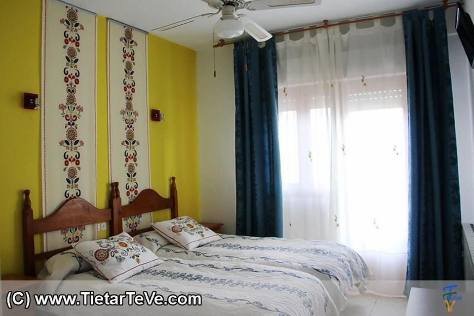 Twin Room | Cribs/infant beds, free WiFi