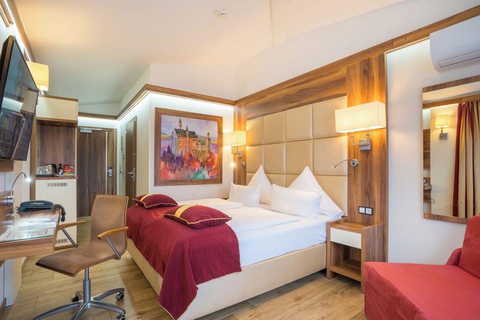Standard Room, 2 Twin Beds | 1 bedroom, hypo-allergenic bedding, down comforters, minibar