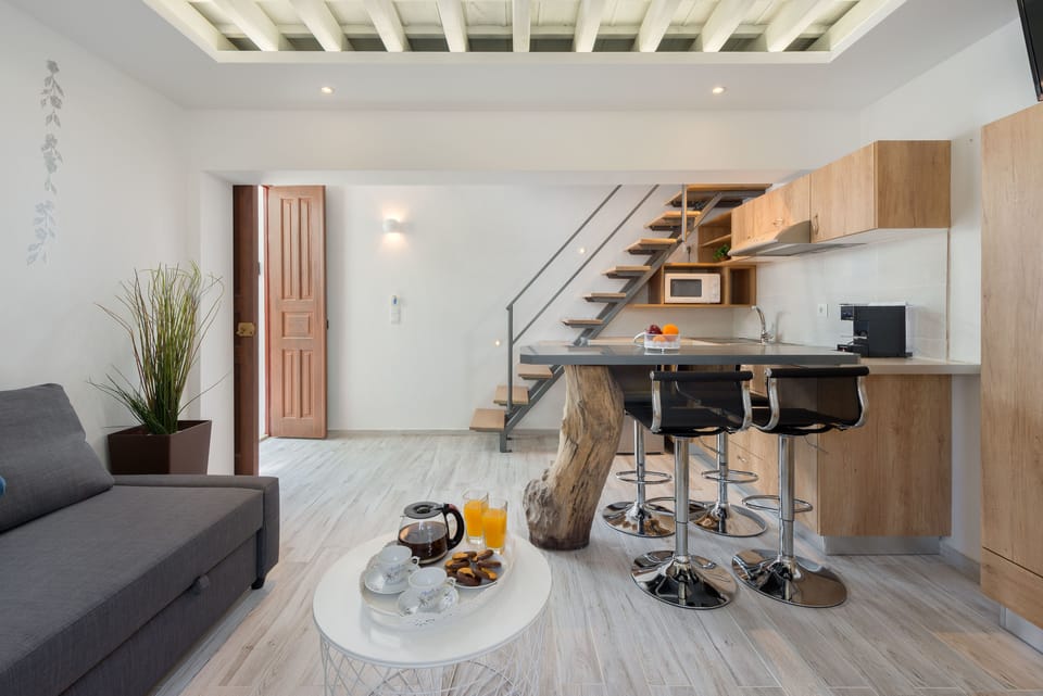 Suite (Aqua Marine) | Living area | Flat-screen TV