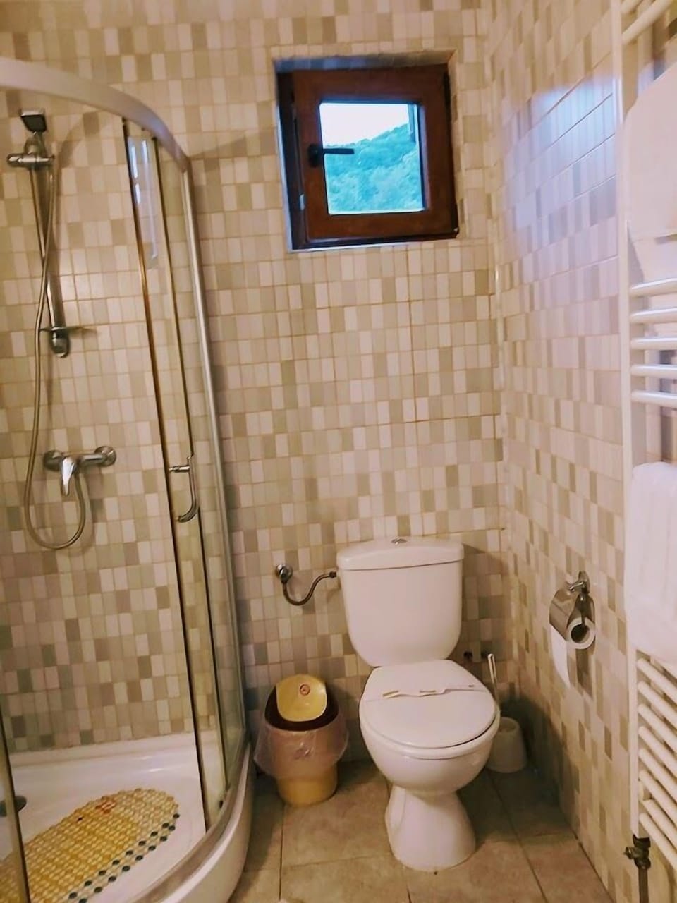 Standard Twin Room, Hill View | Minibar, soundproofing, free WiFi, bed sheets