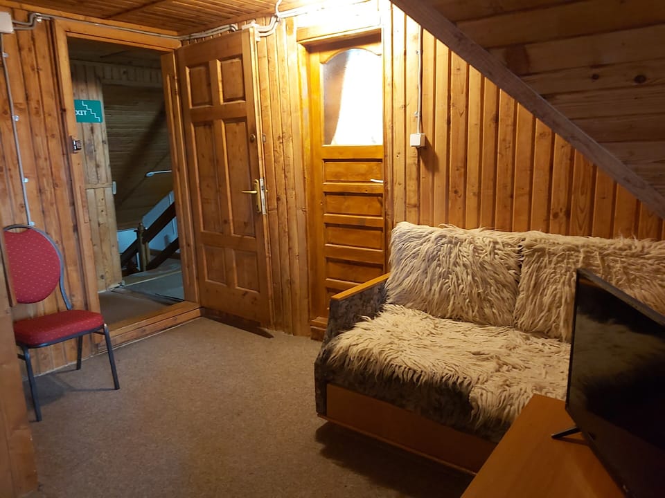 Apartment, 2 Bedrooms, Mountain View | Minibar, soundproofing, free WiFi, bed sheets