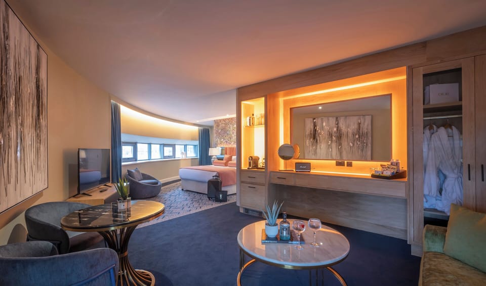Jekyll & Hyde 2-bedroom Suite | In-room safe, iron/ironing board, free WiFi, bed sheets
