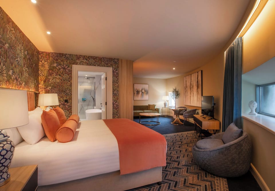 Jekyll & Hyde 2-bedroom Suite | In-room safe, iron/ironing board, free WiFi, bed sheets