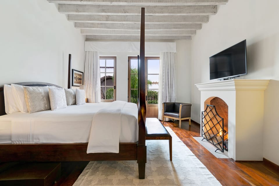 Signature Suite, 1 King Bed | Premium bedding, minibar, in-room safe, desk