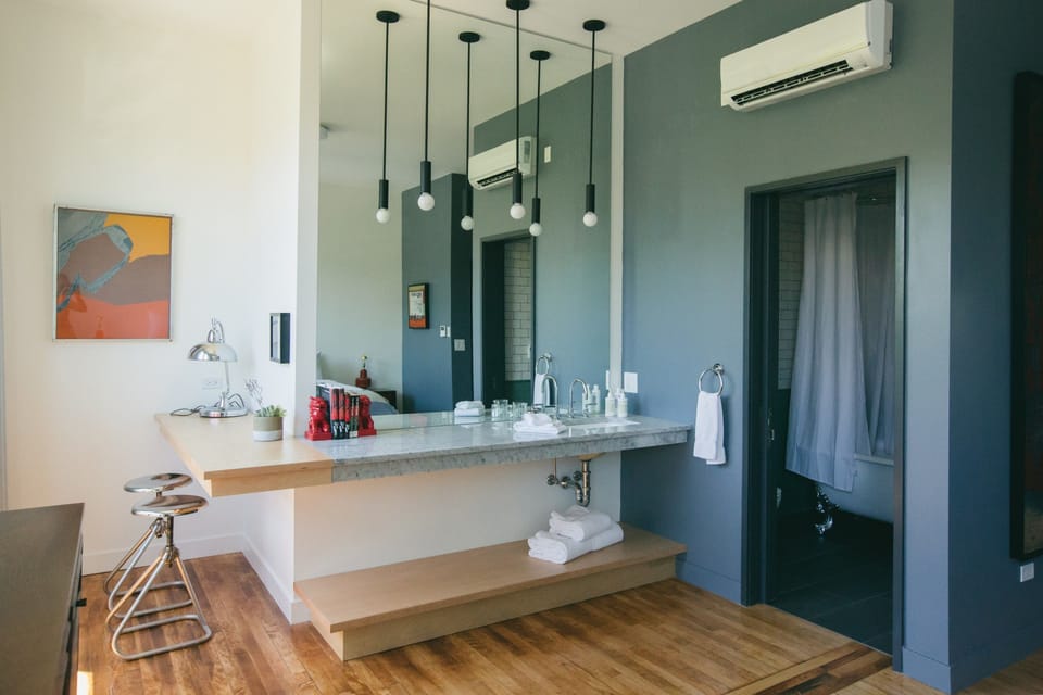 Room, 1 King Bed (Harvey) | Bathroom | Shower, free toiletries, towels