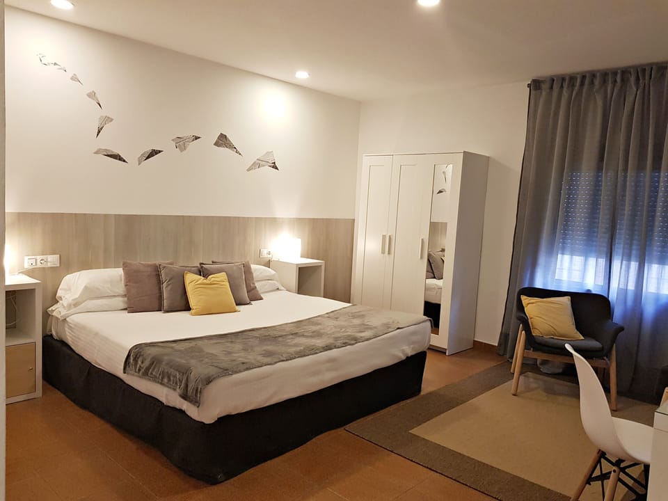 Superior Room, Hot Tub | Travel crib, free WiFi, bed sheets
