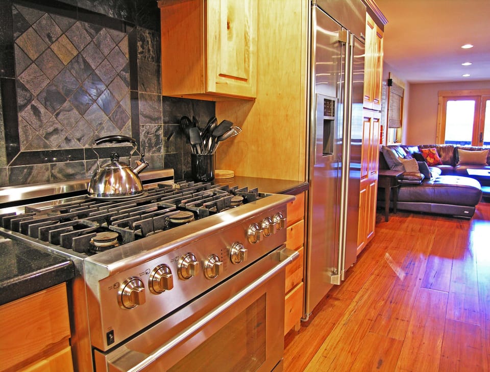 The appliances complete this amazing kitchen package.