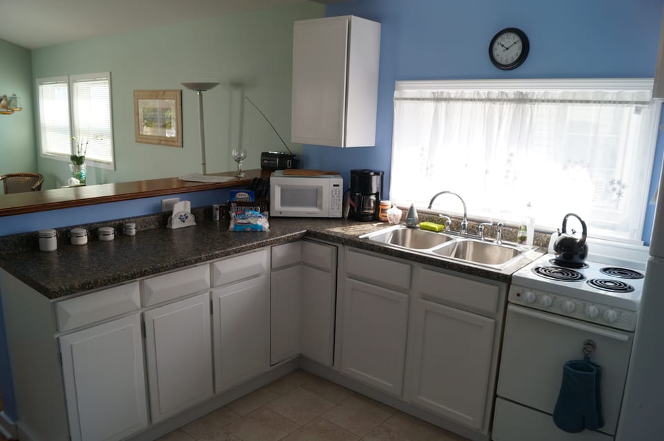 Kitchen - big, cheery, and fully equipped!