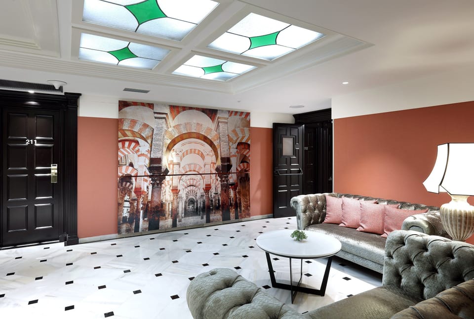 Lobby lounge