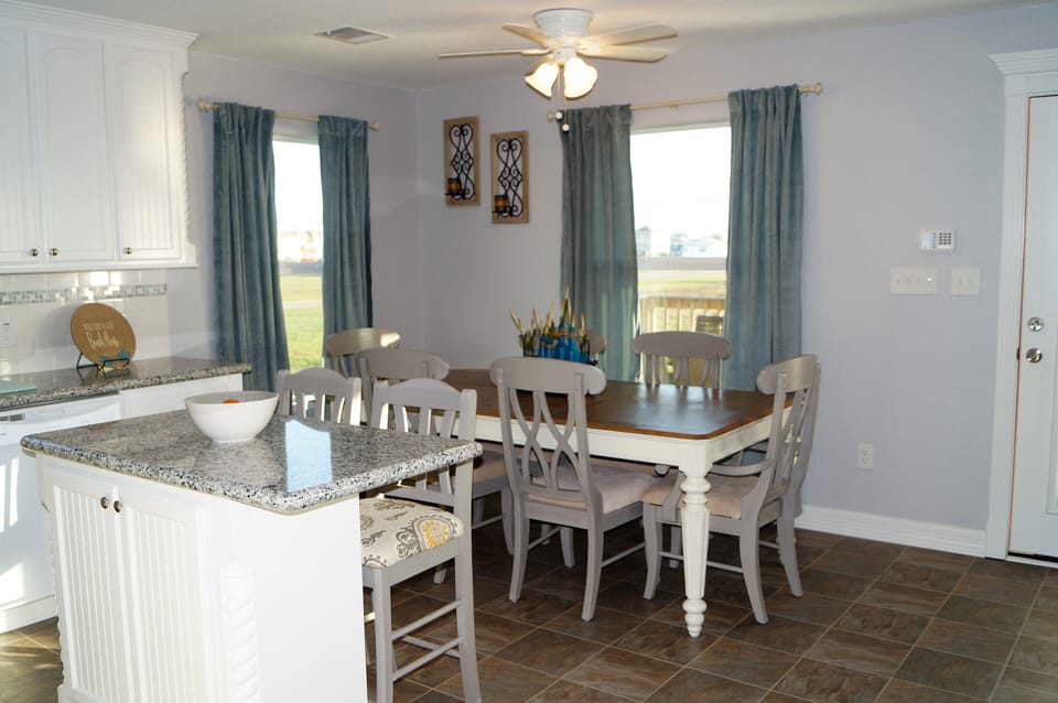 Table sits 6 people comfortably, can have a nice family dinner after a long day 