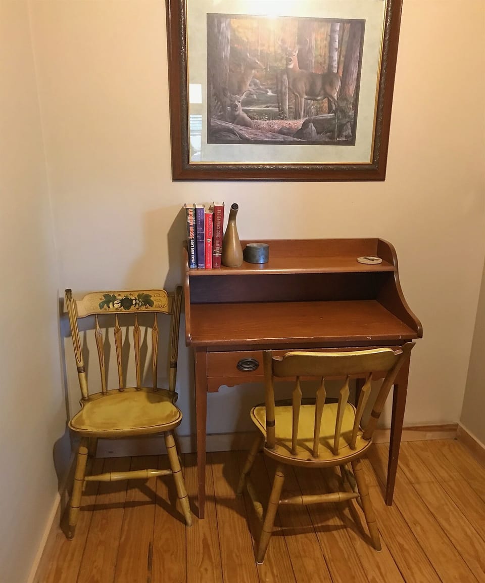 Computer desk