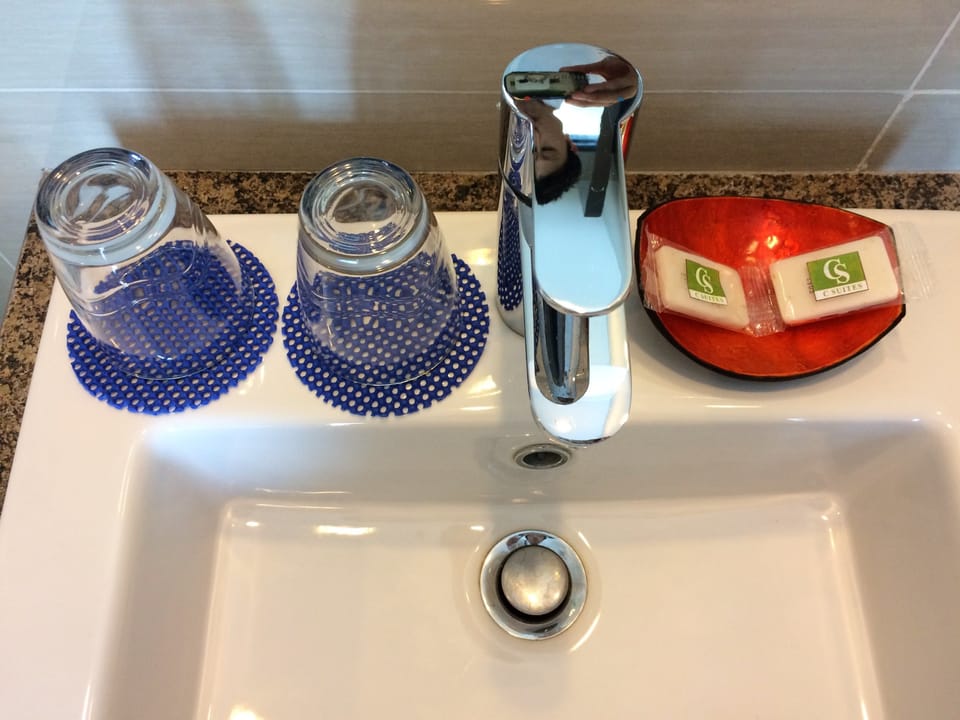 Bathroom sink