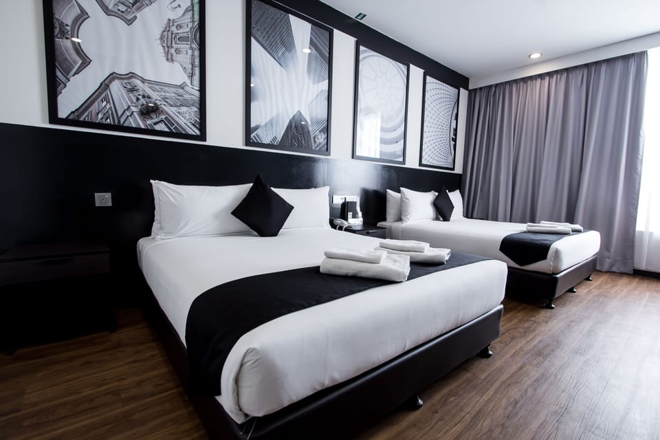 Suite | In-room safe, iron/ironing board, free WiFi, bed sheets