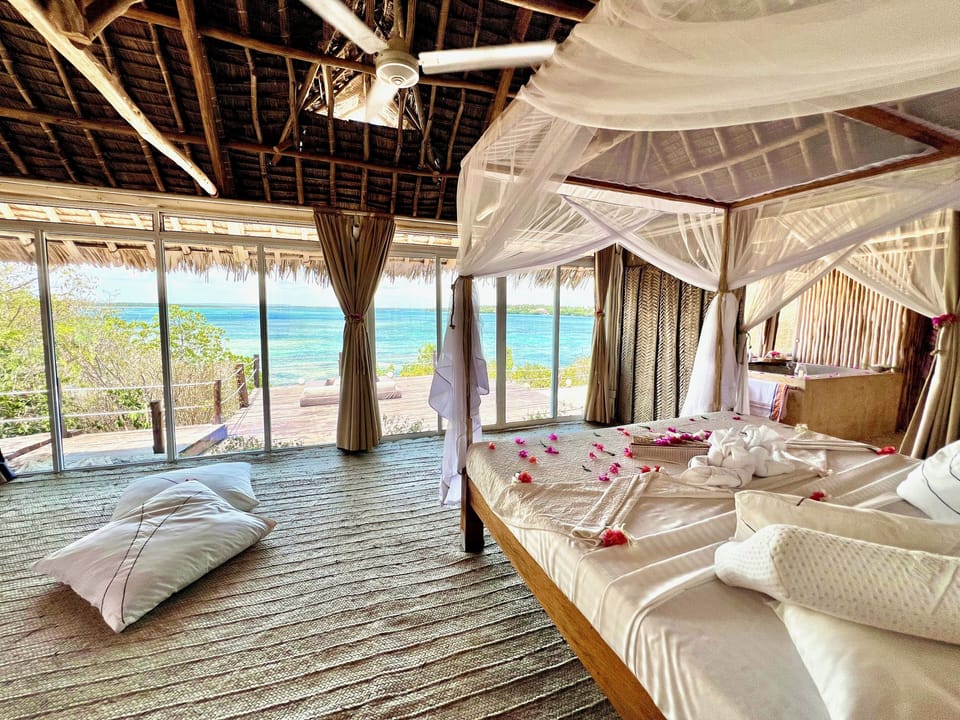 Panoramic Cottage, 1 King Bed, Ocean View | Egyptian cotton sheets, premium bedding, in-room safe, desk