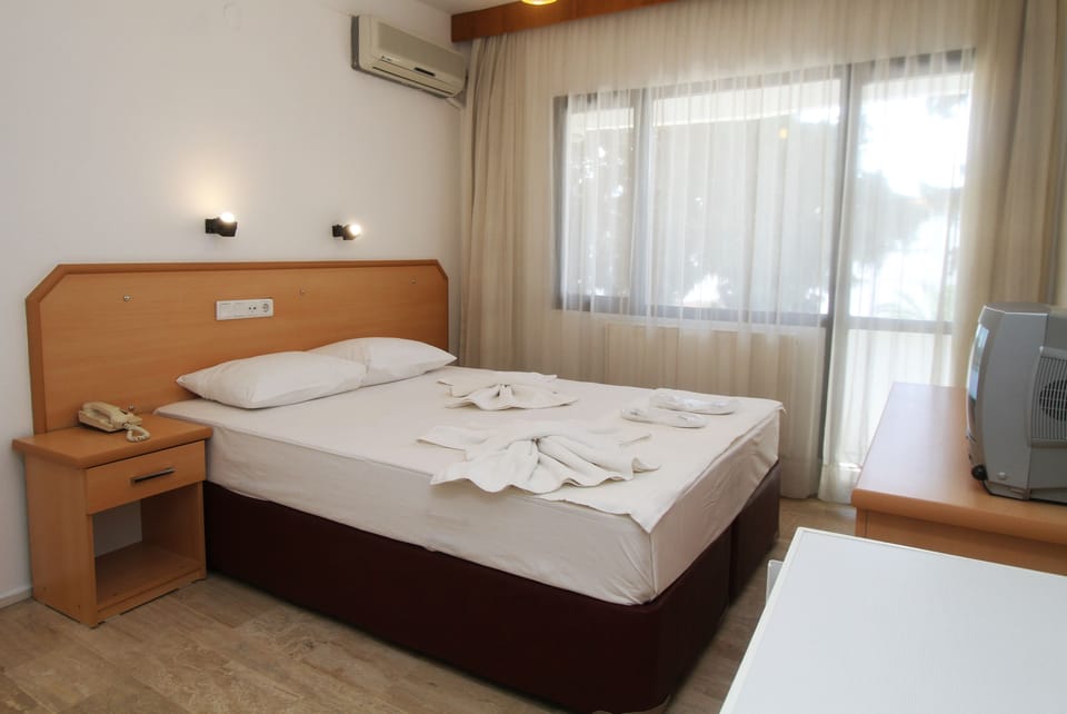 Standard Double or Twin Room, Balcony | In-room safe, rollaway beds, free WiFi