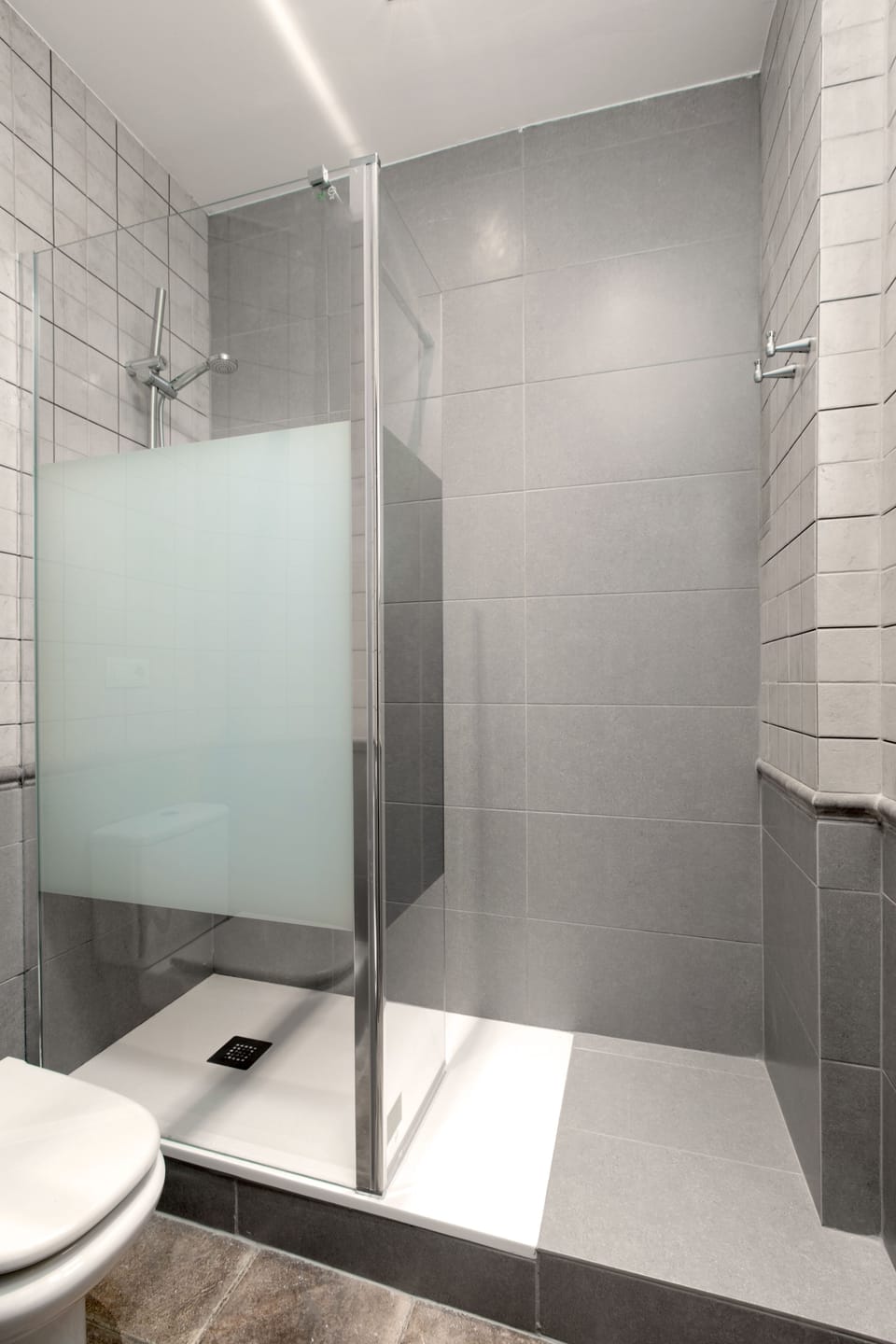 Triple Room | Bathroom | Shower, free toiletries, hair dryer, towels