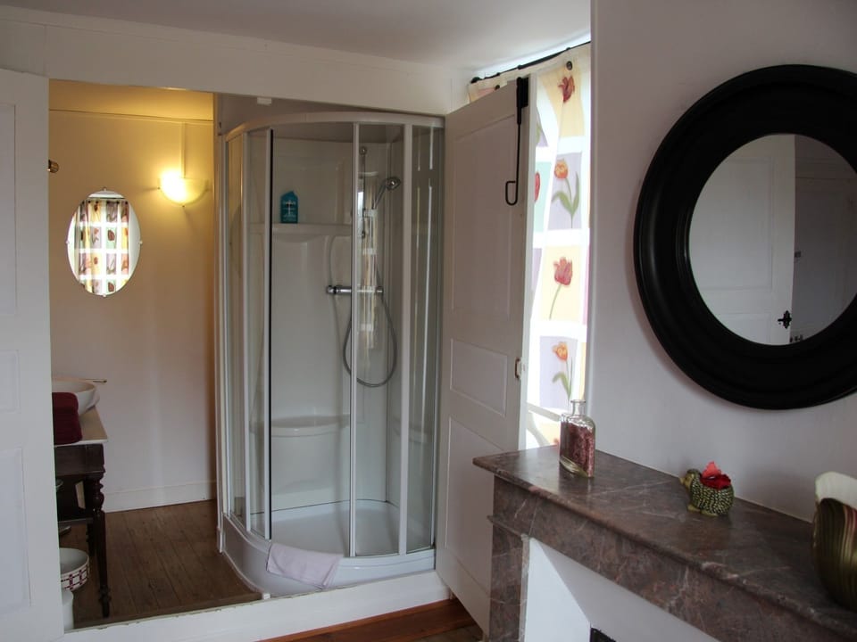 Double Room, Ensuite, Garden View (La Tulipe) | Bathroom | Free toiletries, hair dryer, towels