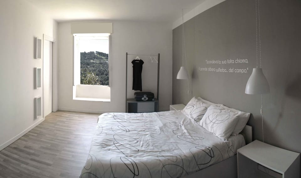 Minibar, bed sheets