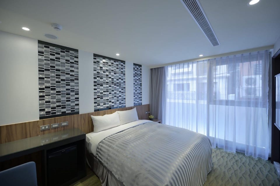 In-room safe, desk, laptop workspace, soundproofing