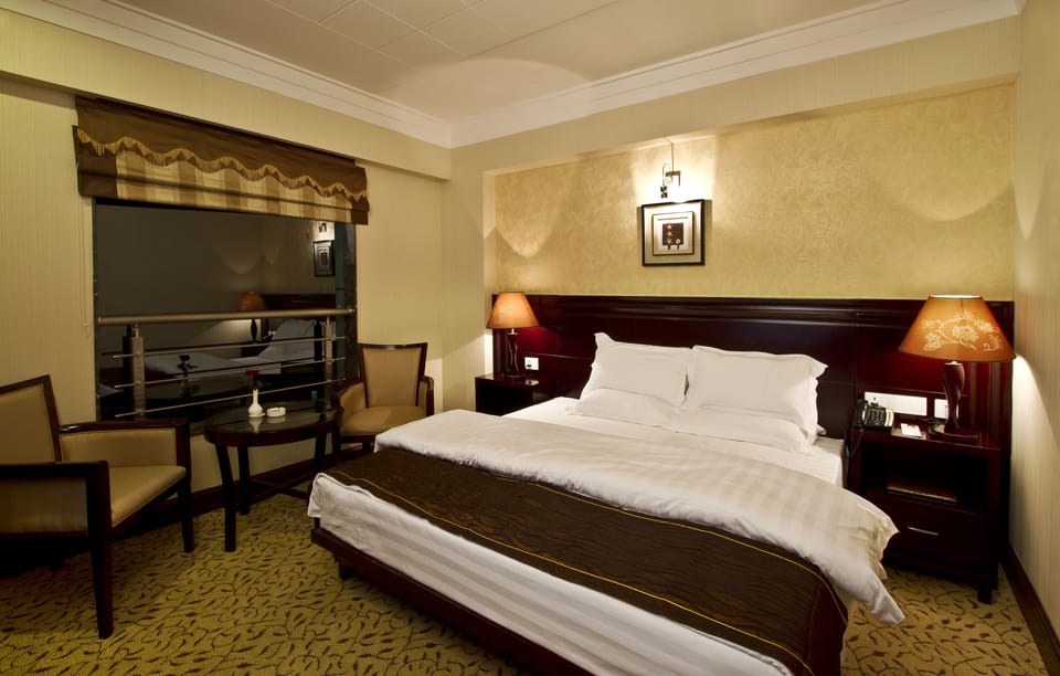 Club Deluxe Room | Premium bedding, desk, iron/ironing board, WiFi (free)