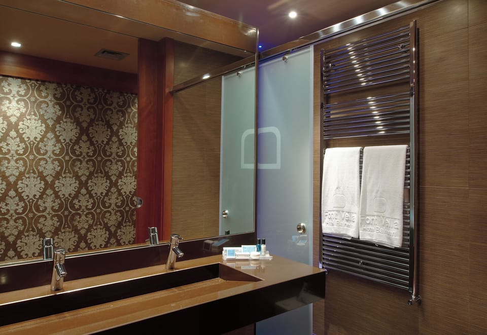 Shower, free toiletries, hair dryer, bathrobes