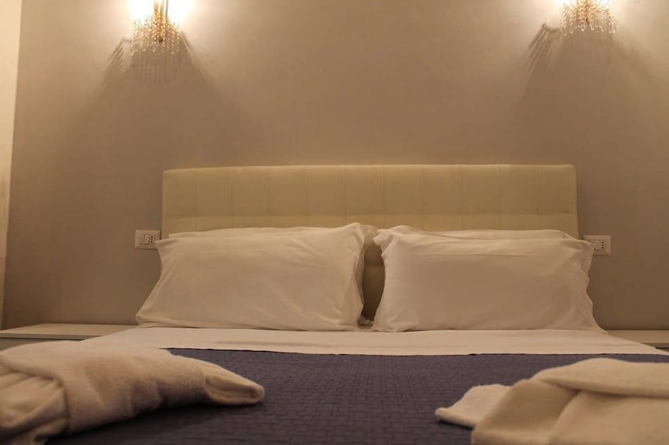 Deluxe Double Room | Minibar, desk, laptop workspace, free WiFi