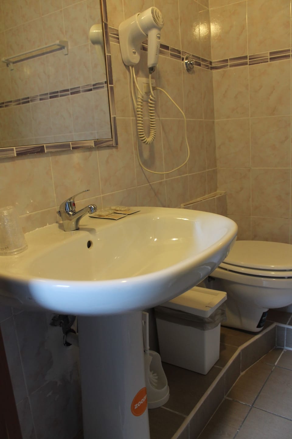 Deluxe Double Room | Bathroom sink
