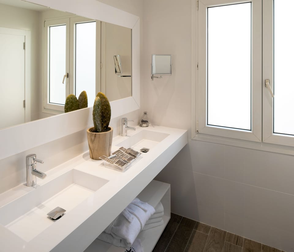 Bathtub, eco-friendly toiletries, hair dryer, towels