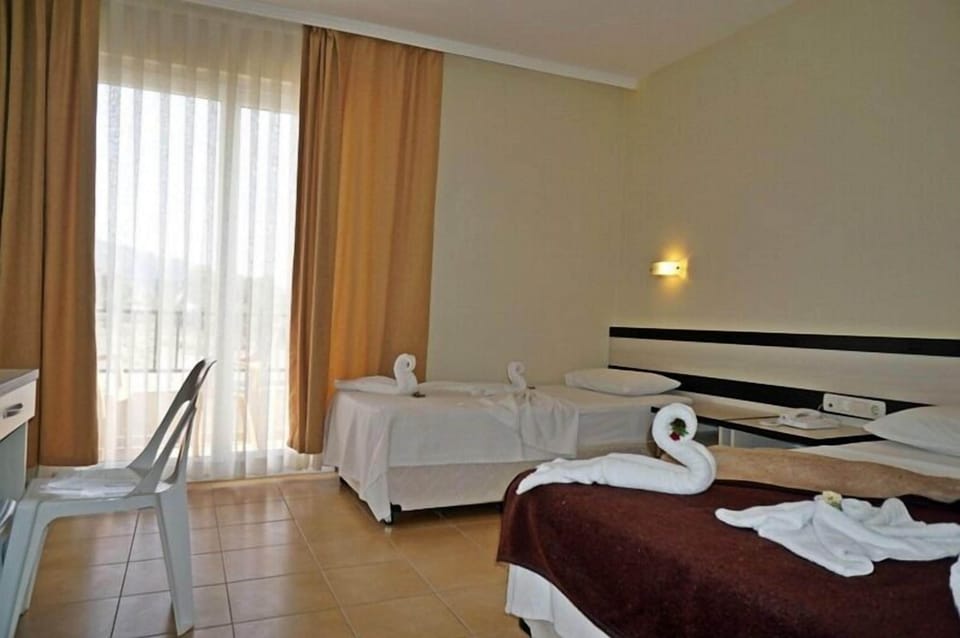 Standard Room | Desk, soundproofing, free WiFi, bed sheets