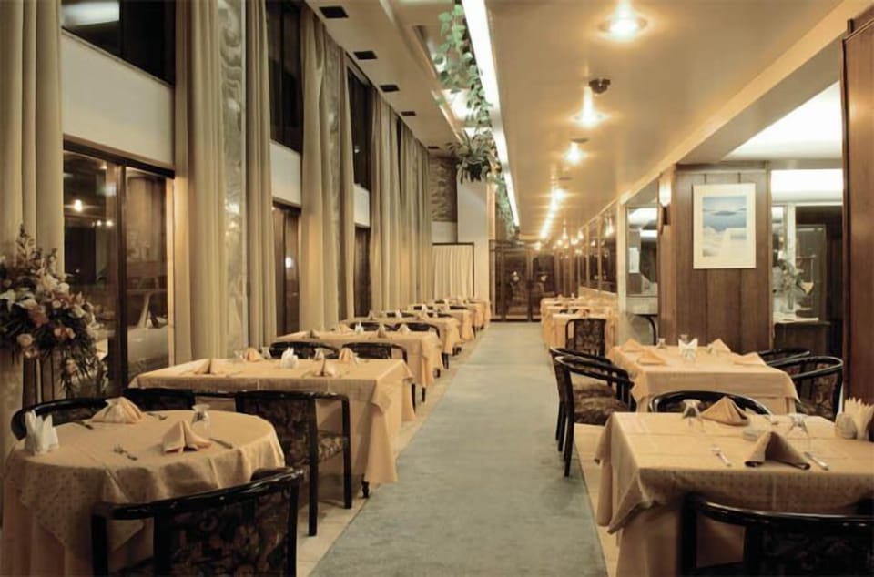 Breakfast, lunch and dinner served