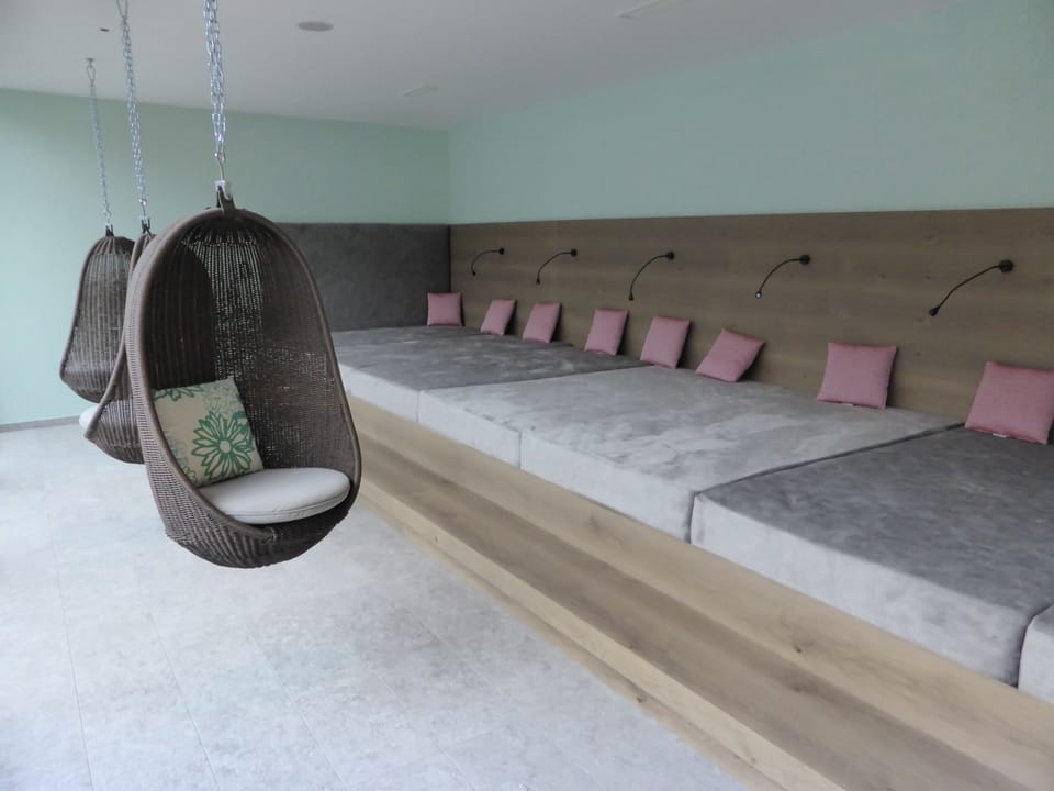 Sauna, steam room, massages