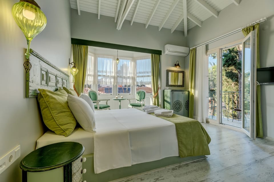 Superior Double Room, Balcony | Premium bedding, minibar, in-room safe, desk