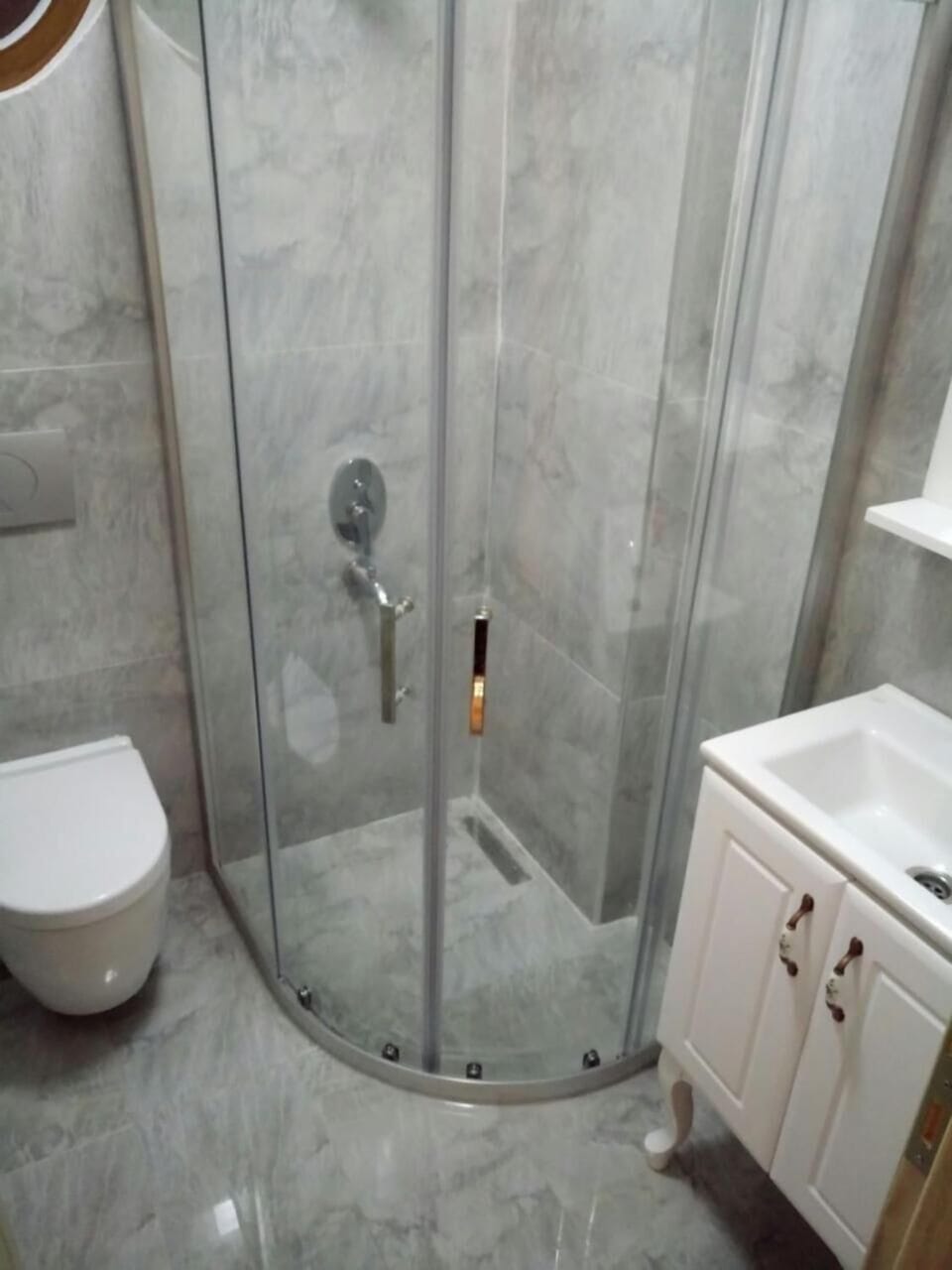 Shower, free toiletries, hair dryer, slippers