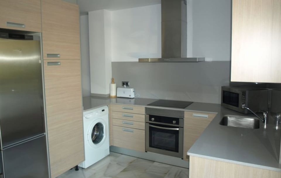 Standard Double or Twin Room, 1 Bedroom | Private kitchen | Full-size fridge, microwave, oven, stovetop
