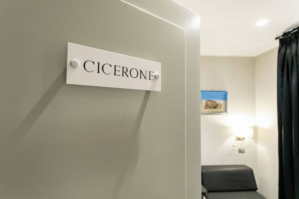 Economy Room | Premium bedding, minibar, in-room safe, desk