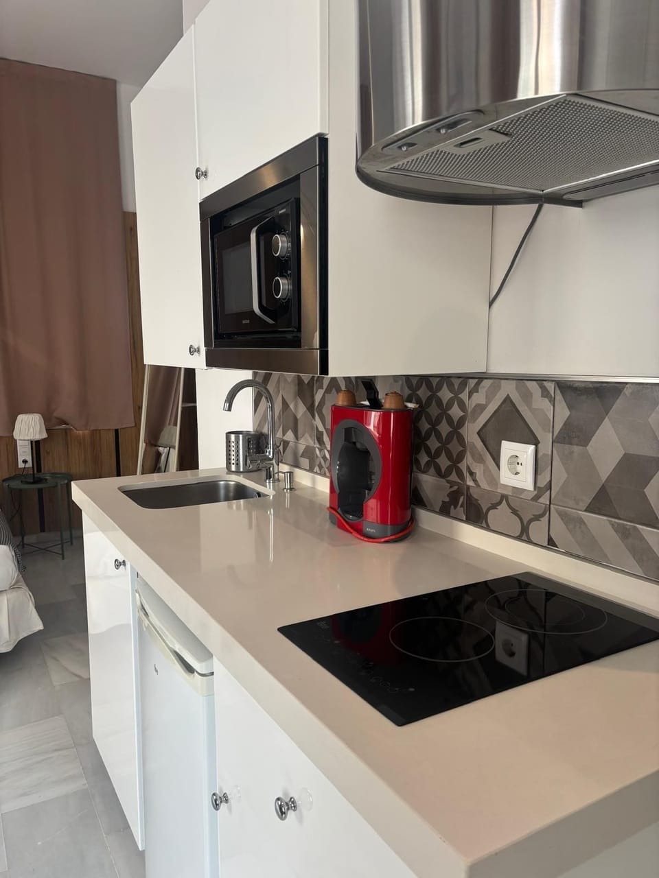 Deluxe Studio, 1 Queen Bed | Private kitchen | Full-size fridge, microwave, stovetop, espresso maker