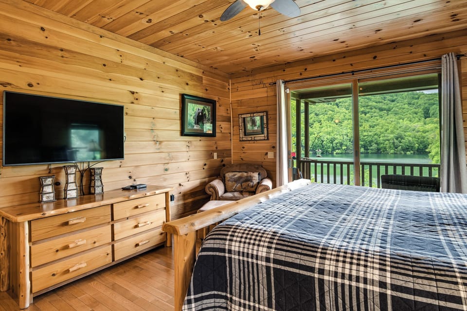 King Suite bedroom